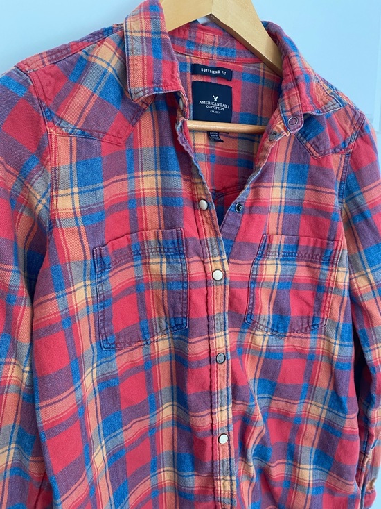 American Eagle Outfitters Women’s Small Red Plaid Flannel Button-Down Shirt - Picture 2 of 8